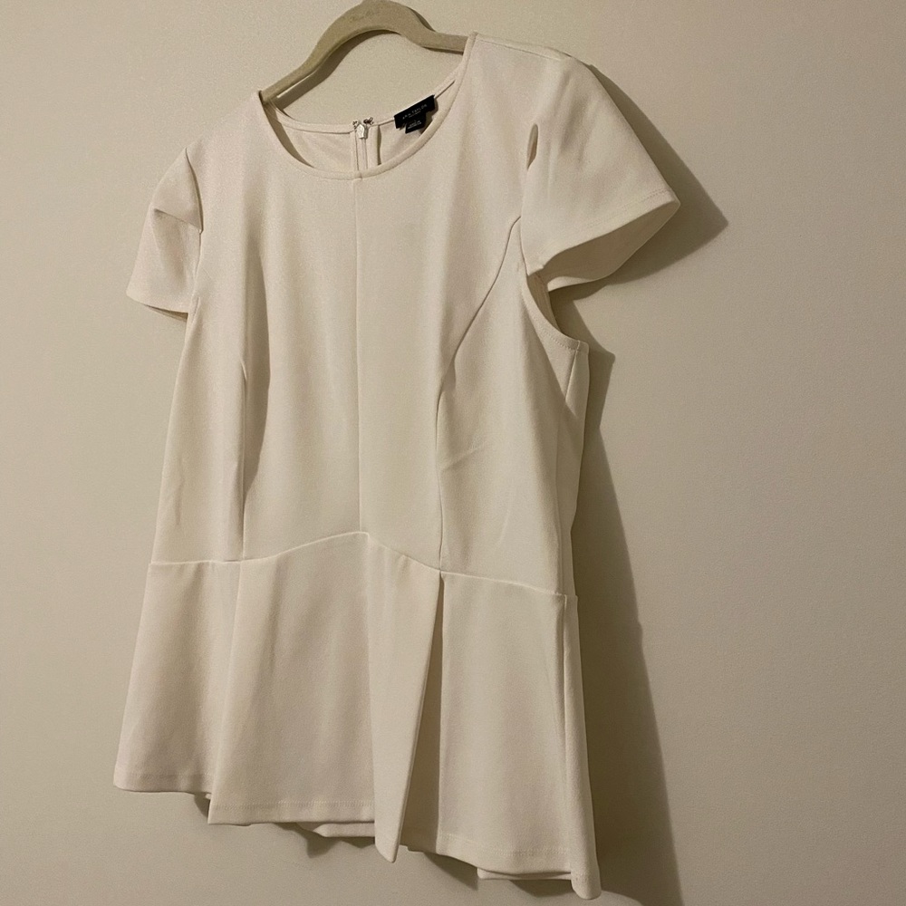 Ann Taylor ivory tailored peplum top w cap sleeves back 1/2 zip 5% spandex L NWT